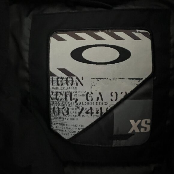 Oakley Women’s Size XS Black Full Zip Quilted Puffer Vest w/Duck Down - Picture 3 of 3